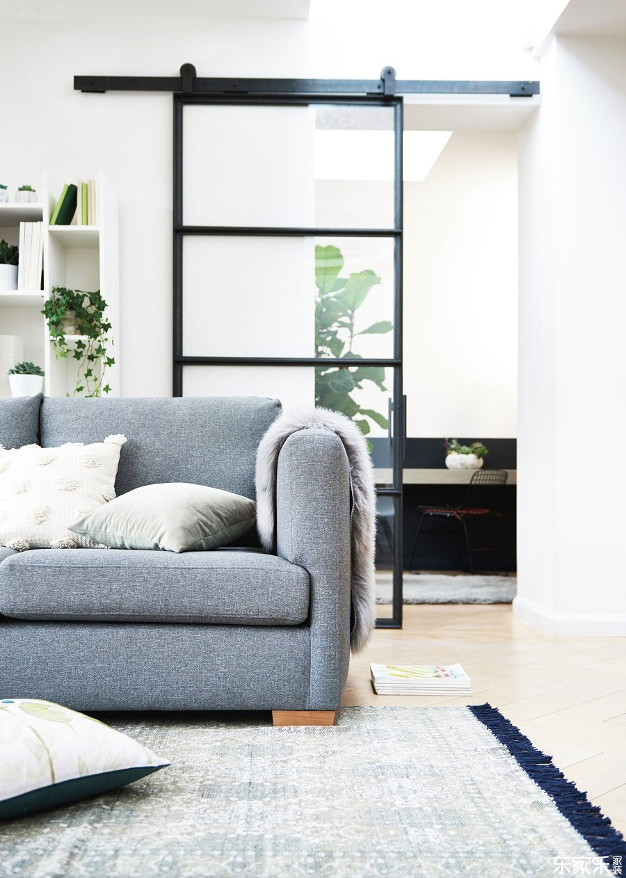 罕見的室內設想毛病和若何防止它們 - 確保地毯由家具錨定