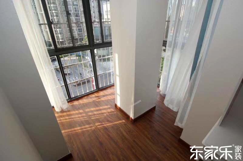 115平米古代繁復氣概客堂陽臺圖片