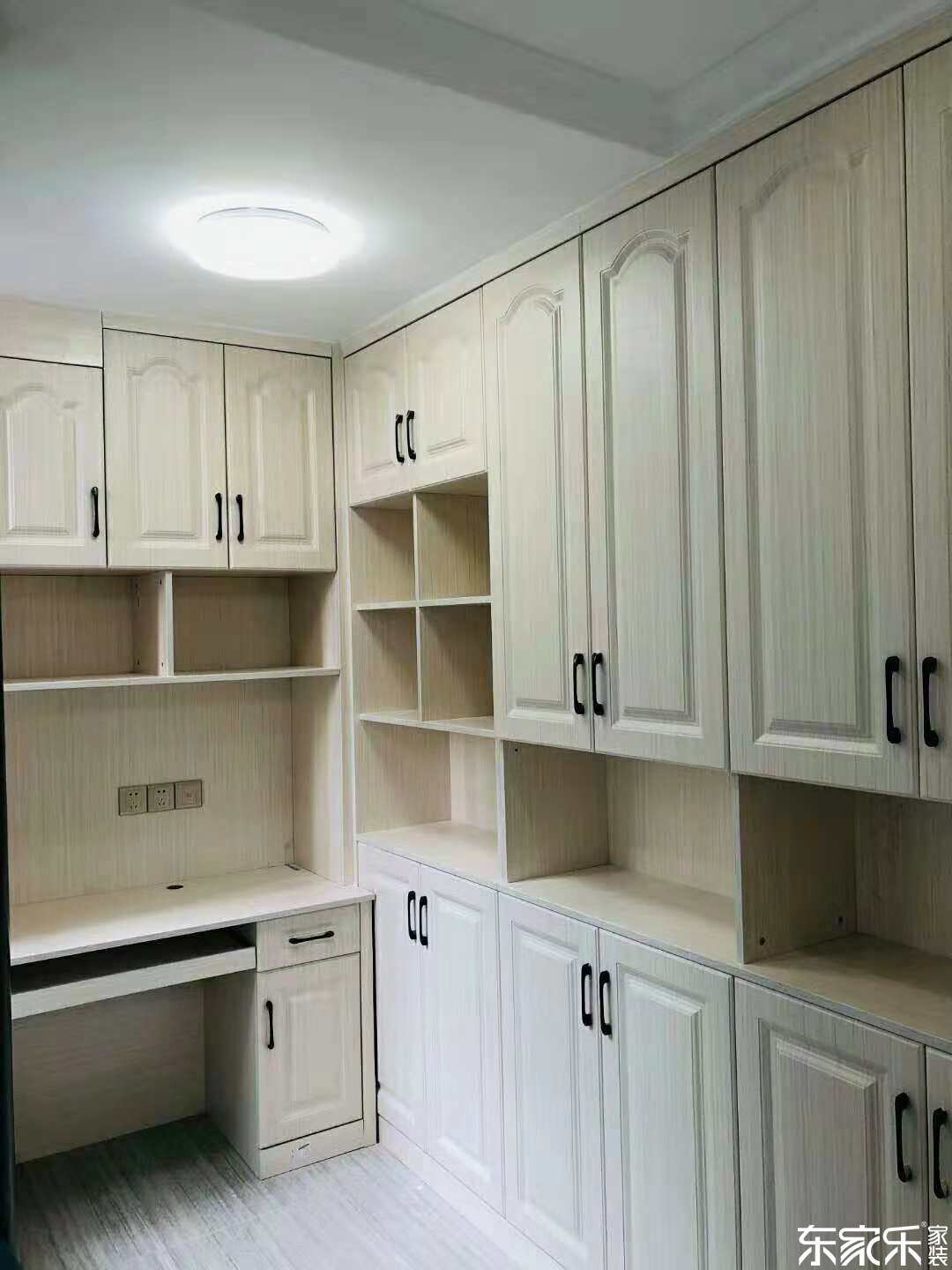 100平米北歐繁復氣概次臥儲物柜展現